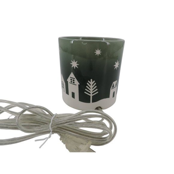 Yankee Candle Wax Warmer Winter Village - Picture 2 of 10